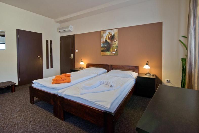 Hotel U Zlatého býka Písek Habitación foto